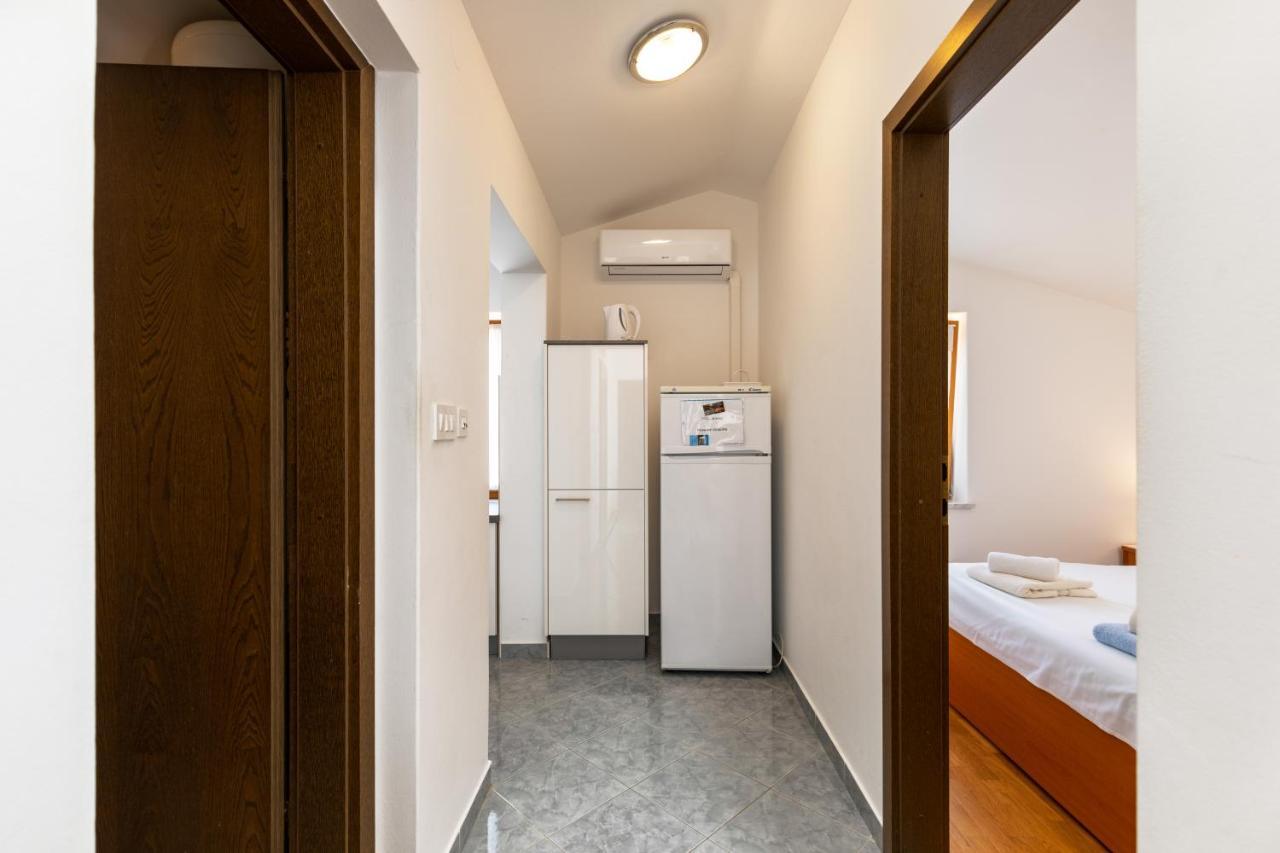Apartment 828 *