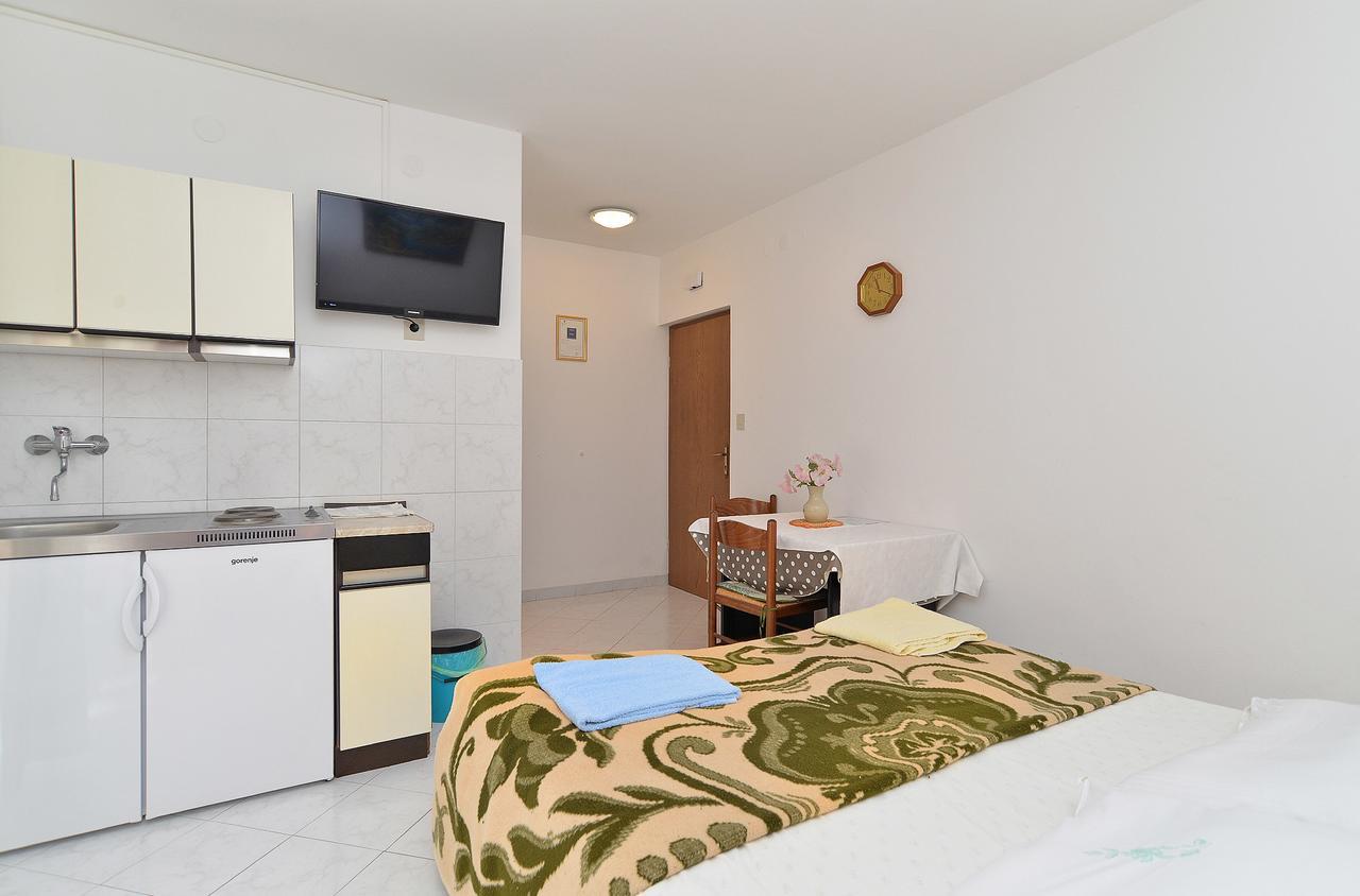 Apartment 828