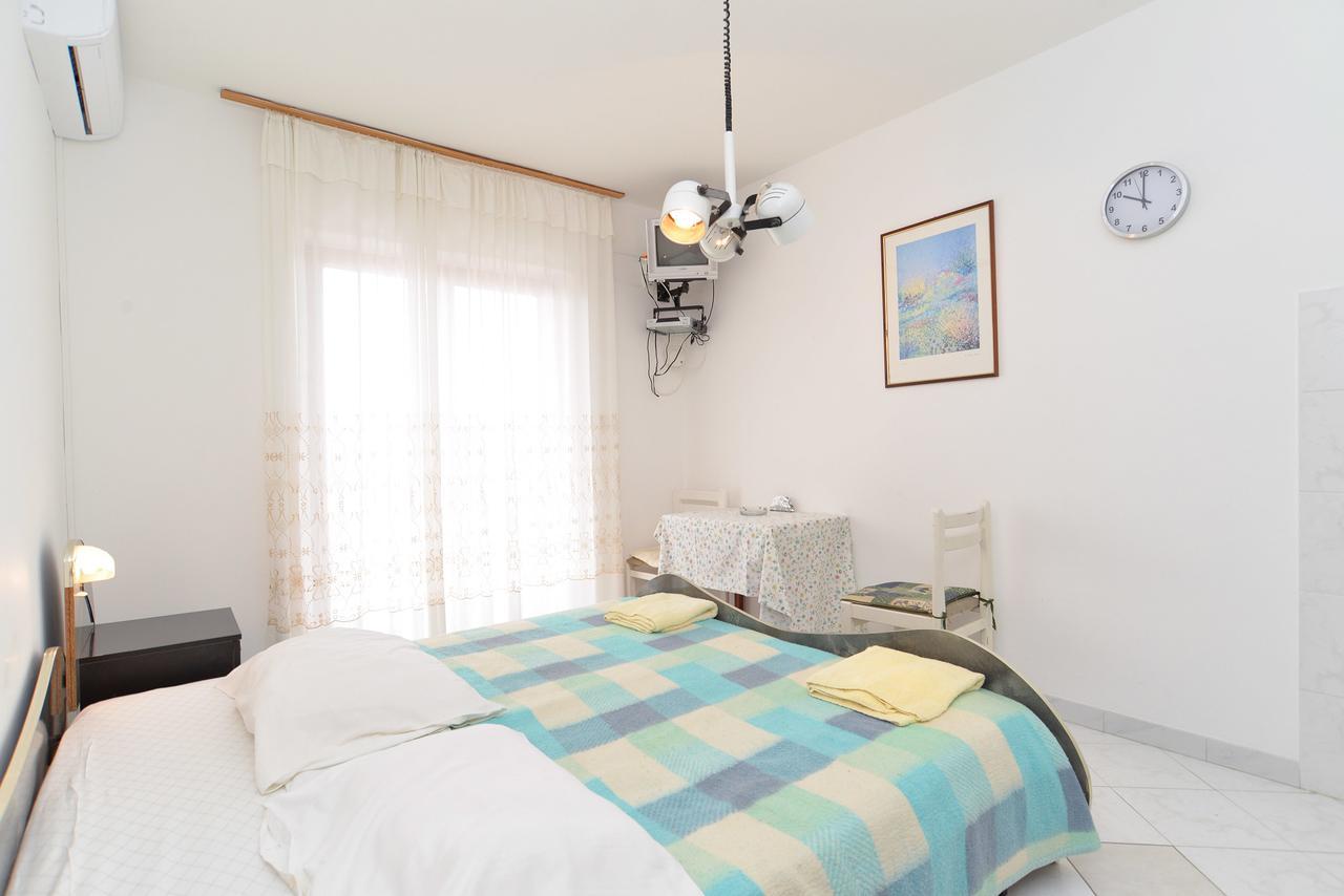828 Apartment *