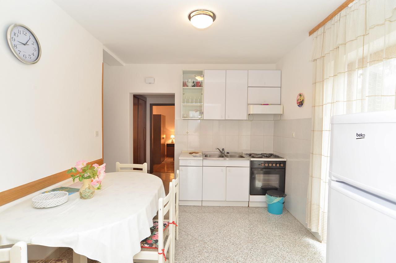 Apartment 828 *